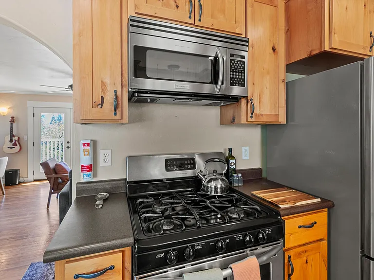 696 Liberty St — Photo 10