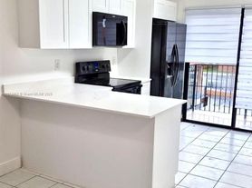 7762 W 29th Way, Hialeah, FL