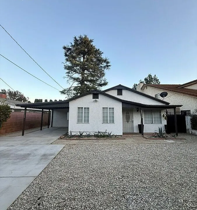 22122 Saticoy St