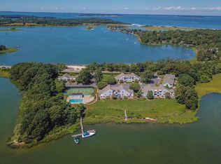 400 Noyack Rd #B3, Southampton, NY 11968