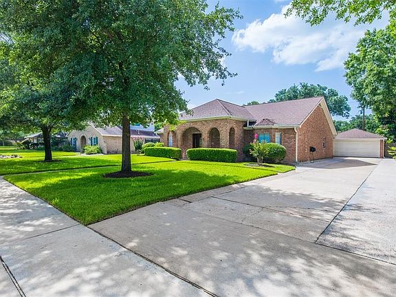 2nd image of 15918 Lakeview Dr