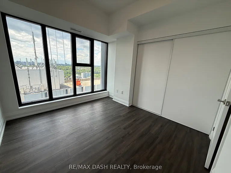 20 Soudan Ave #2408 — Photo 16