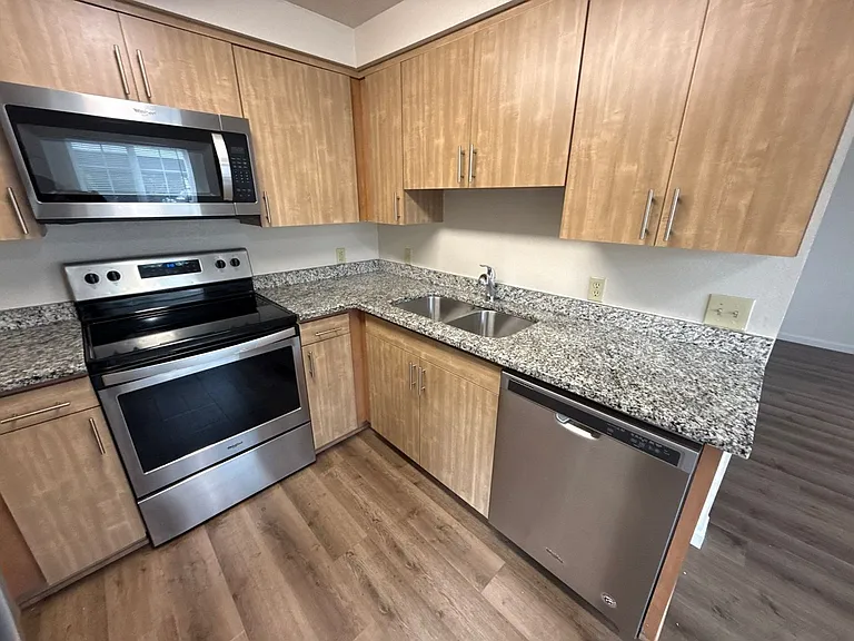903 Bryan Ct — Photo 10