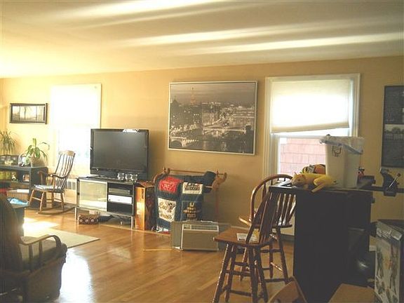 3rd image of 134 Woodbine St