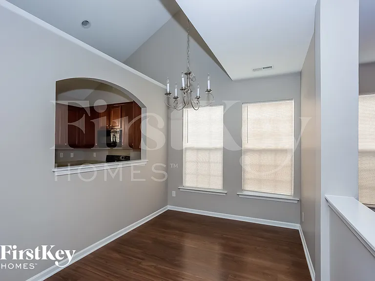 4915 Abercromby St — Photo 8
