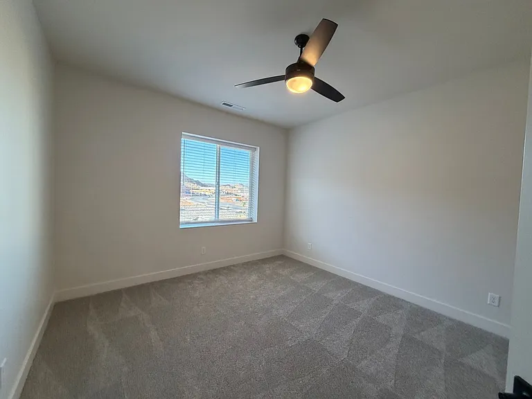 602 E Hemsworth Ln — Photo 30