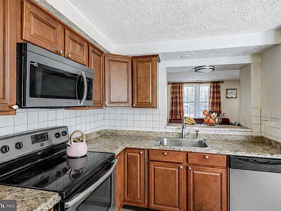 4th image of 7467 Lone Star Rd