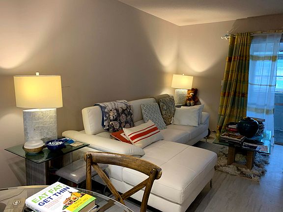 3rd image of 2769 Ashley Dr W APT G