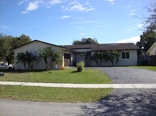 19605 SW 87th Pl, Cutler Bay, FL 33157