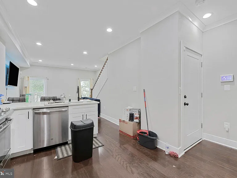 608 Irving St NW #1 — Photo 6