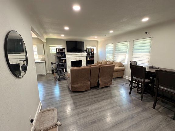 2nd image of 2030 Calimyrna Ave
