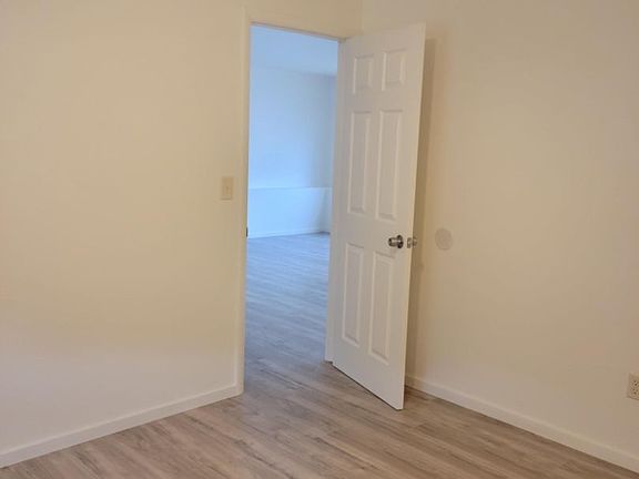 4th image of 186 Glenwood Dr APT B