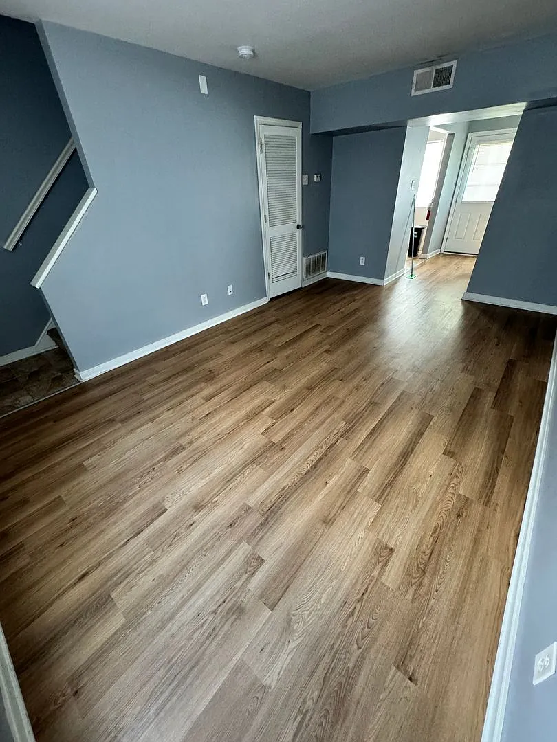 2 bed townhouse! Central Air, laundry. Great location. — Photo 3