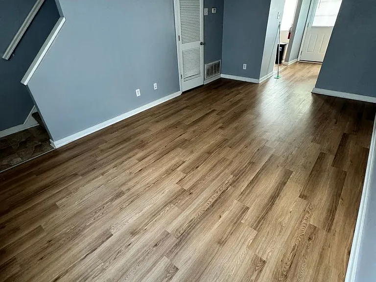1009 W Graham Rd — Photo 3