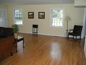 4th image of 987 Oak Knoll Dr