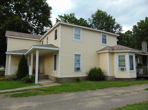 2nd image of 218 S Main St