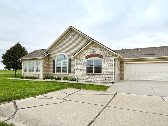3rd image of 3305 SE Glenstone Dr Unit 212