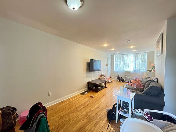 4th image of 1436 S Broad St Floor 1