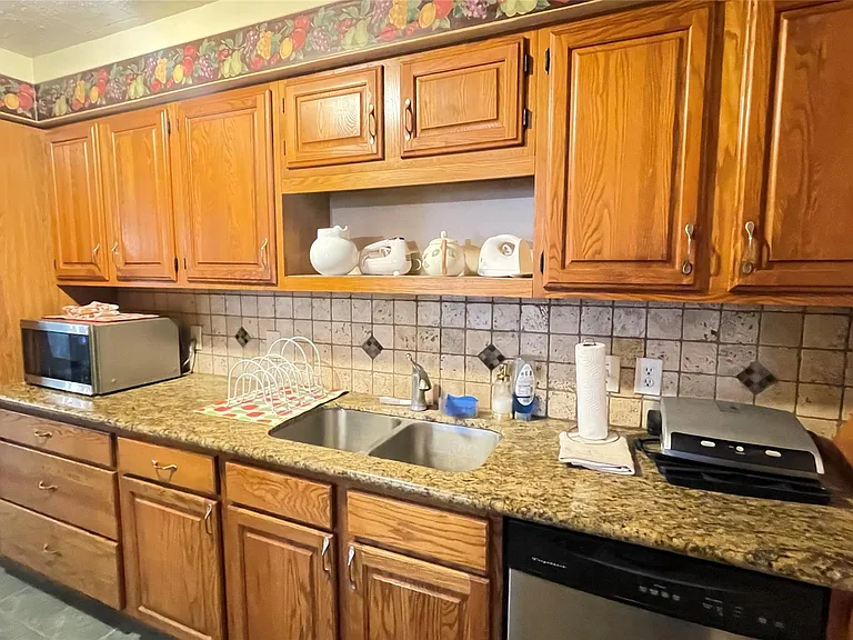 17 Manor Way — Photo 11