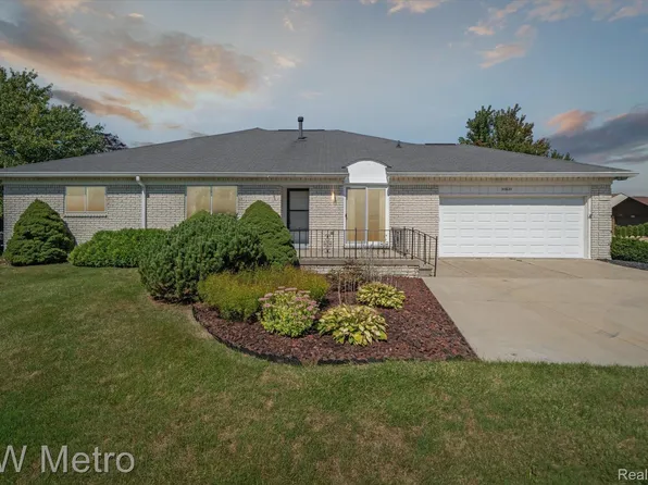 20620 Palm Meadow Dr, Clinton Township, MI 48036