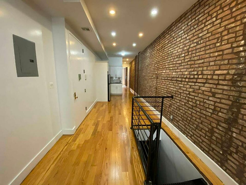 1st image of 15 Humboldt St APT 1R