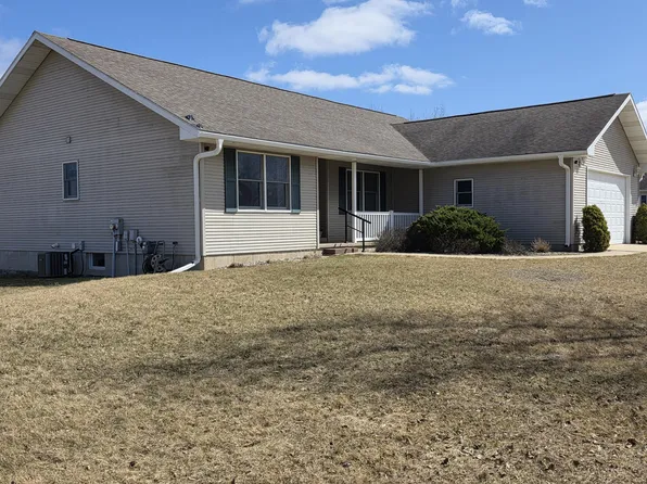 16450 Doe Dr NE, Cedar Springs, MI 49319