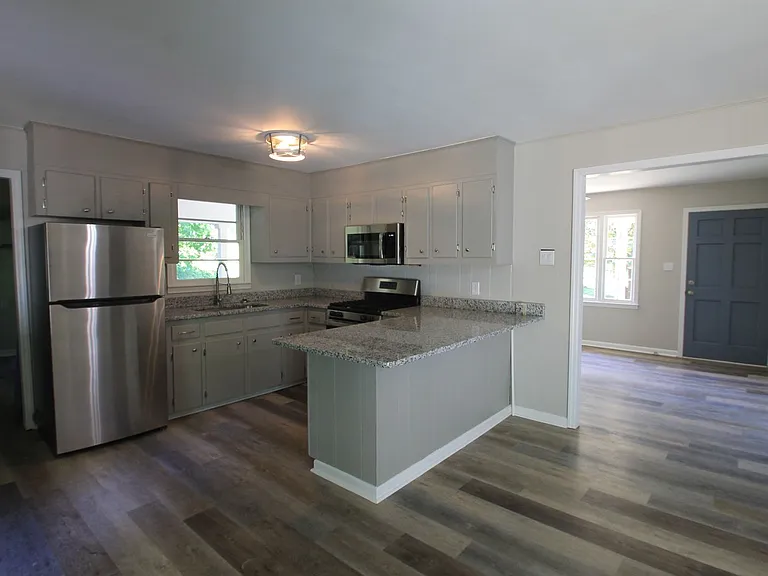 1535 Glasscock Rd — Photo 6