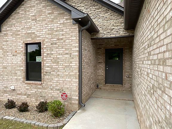 2nd image of 1005 N Jeff Davis Ave