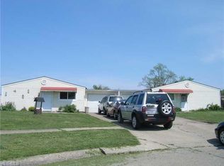1561 E 33rd Ct, Lorain, OH 44055