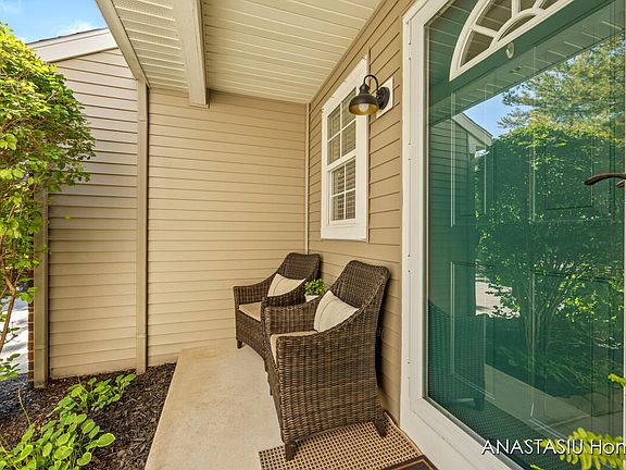 4th image of 5925 E Lyn Haven Dr SE