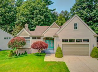 1986 W Glen Ct, Norton Shores, MI