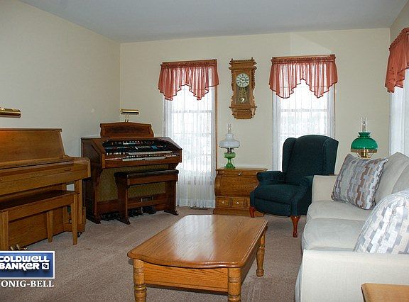 3rd image of 3287 Meadow Trl W