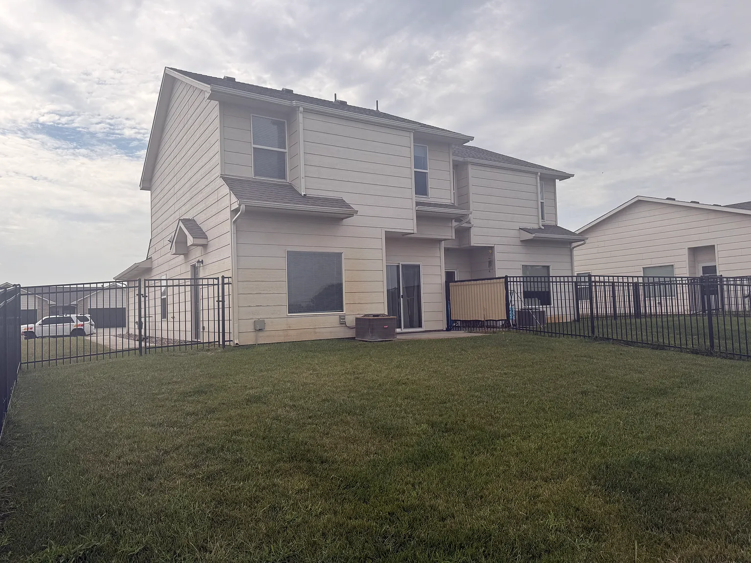 4 bed, 1451 sqft, $1,875 — Photo 3
