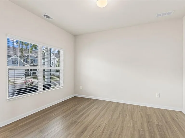 237 Bloomfield Cir — Photo 4