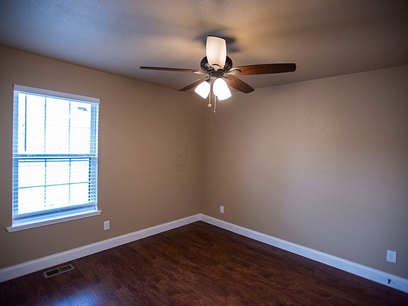 4th image of 324 & 328 N Double Springs Rd