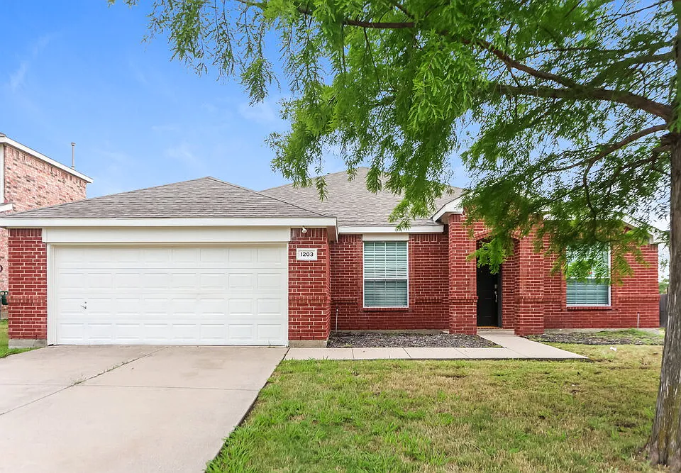 1203 Hampton Dr