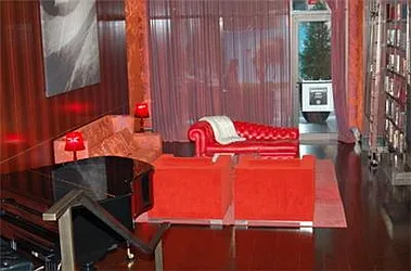 Rented by R New York