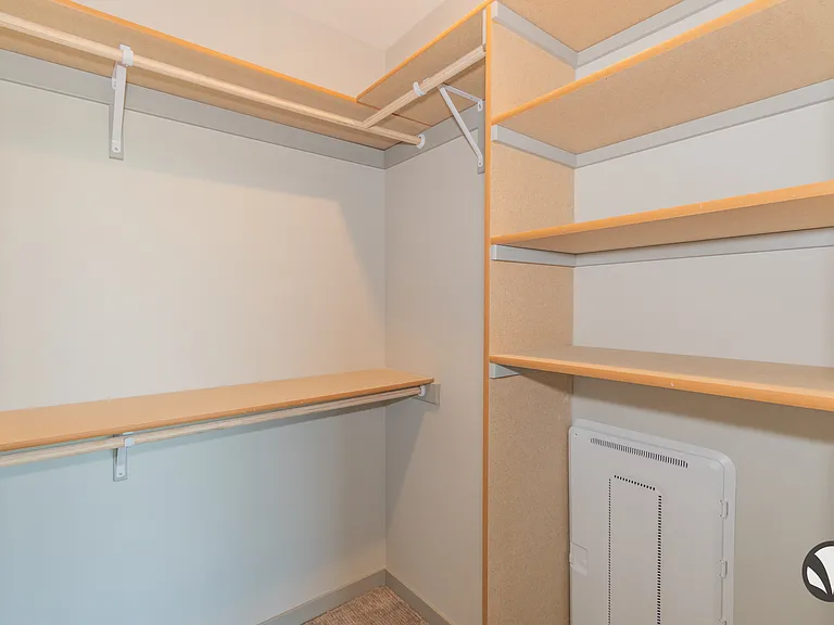 Chateau at Yankee Hill Apartments — Photo 35