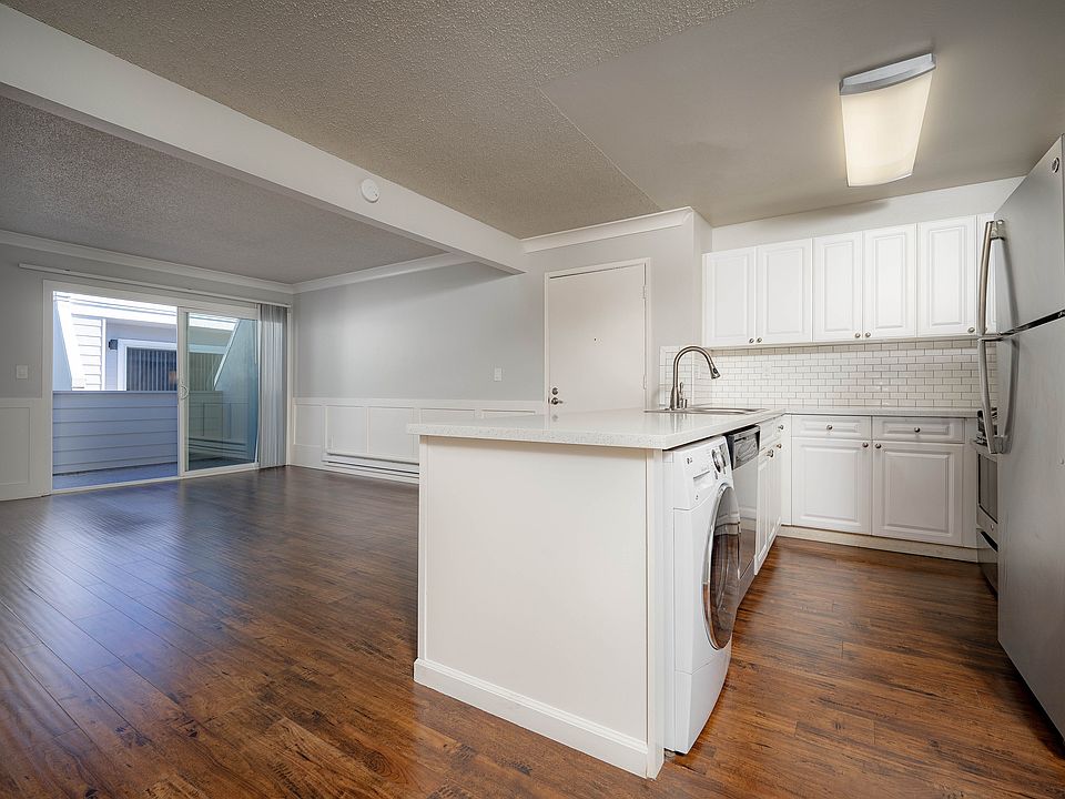 Breakwater #502 kitchen