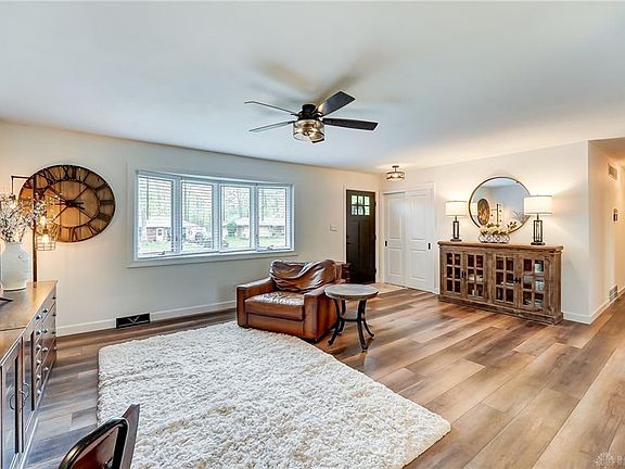 5th image of 3548 Eastern Dr