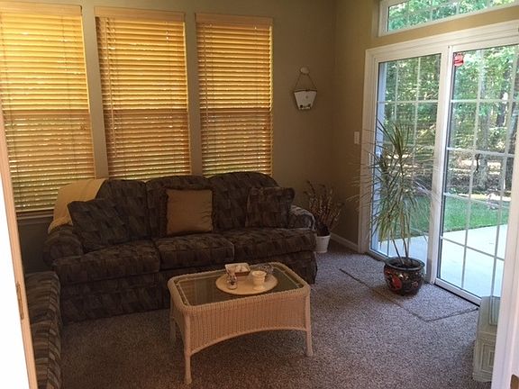 4th image of 120 Oxford Ct