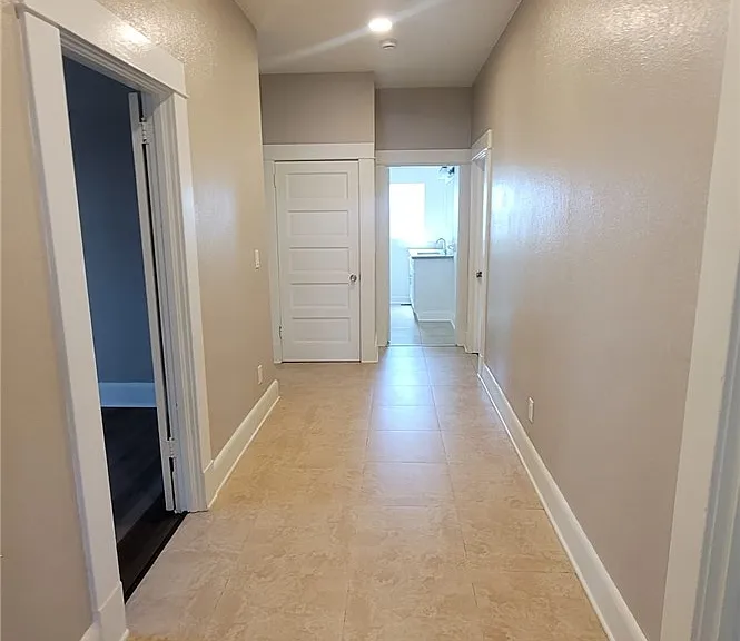 324 E Walnut St — Photo 4
