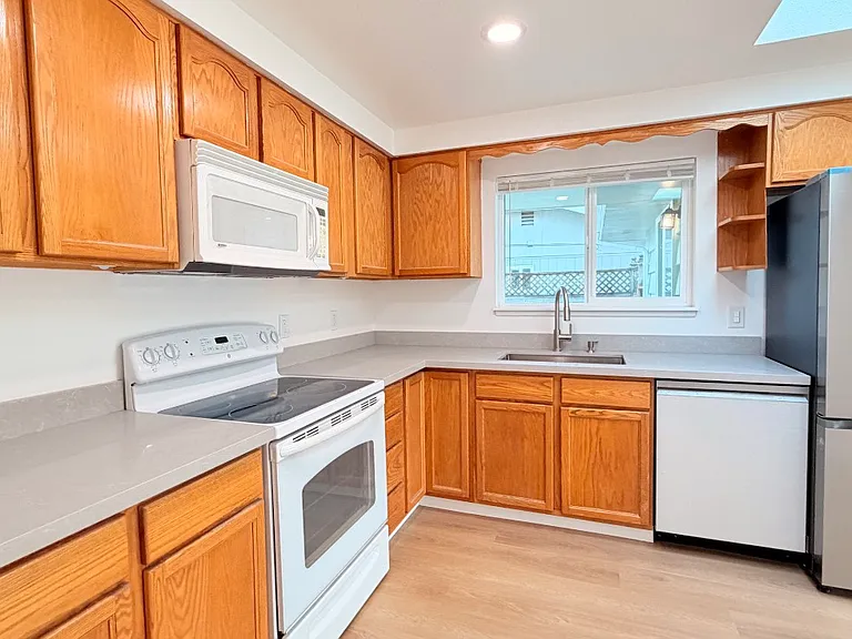 7233 Tacoma Ave S — Photo 10