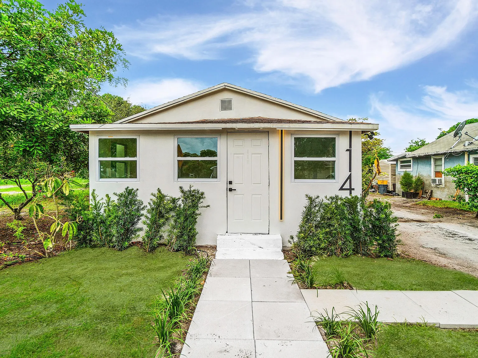 2 bed, 1.0 bath, 748 sqft, $2,300 — Photo 3