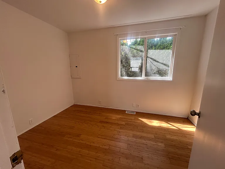 909 S 5th St — Photo 18