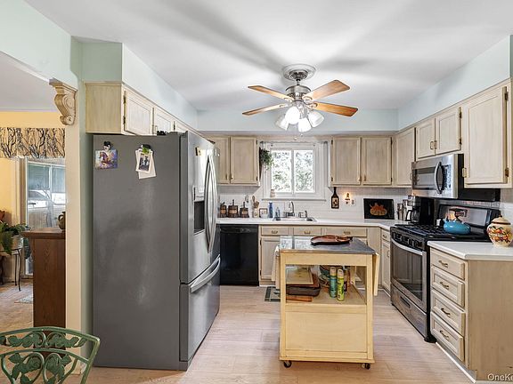 2nd image of 2 Mohican Road