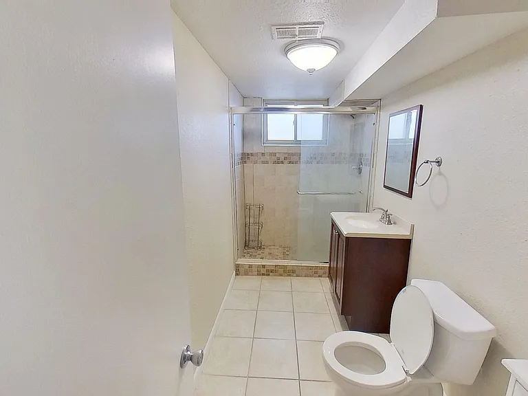 2230 Marshall St — Photo 23