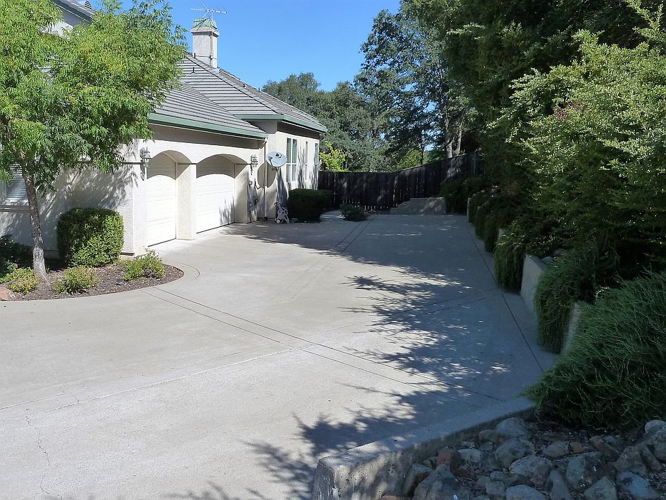 1st image of 1089 Lomond Dr