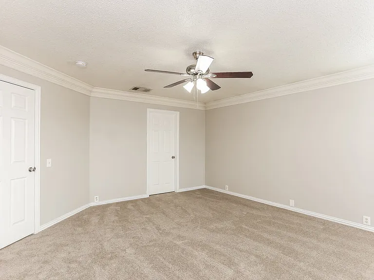 7027 Glenshire Dr — Photo 12