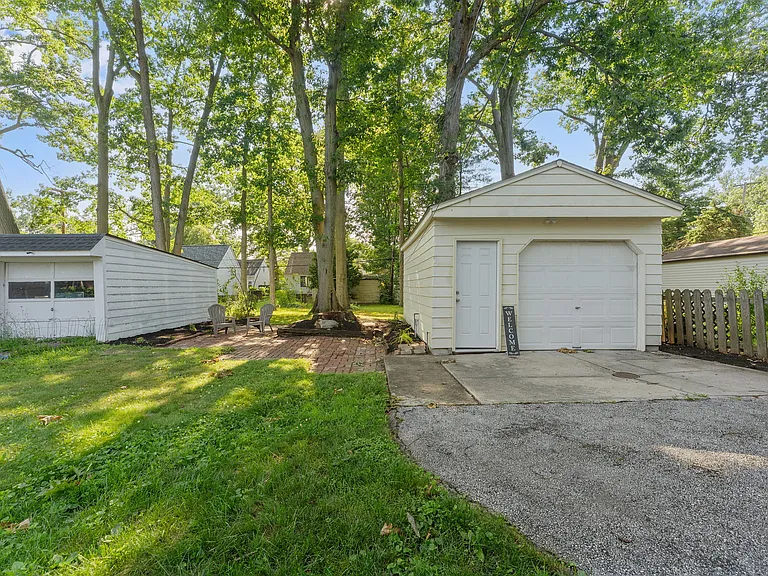 602 Huntmere Dr — Photo 29